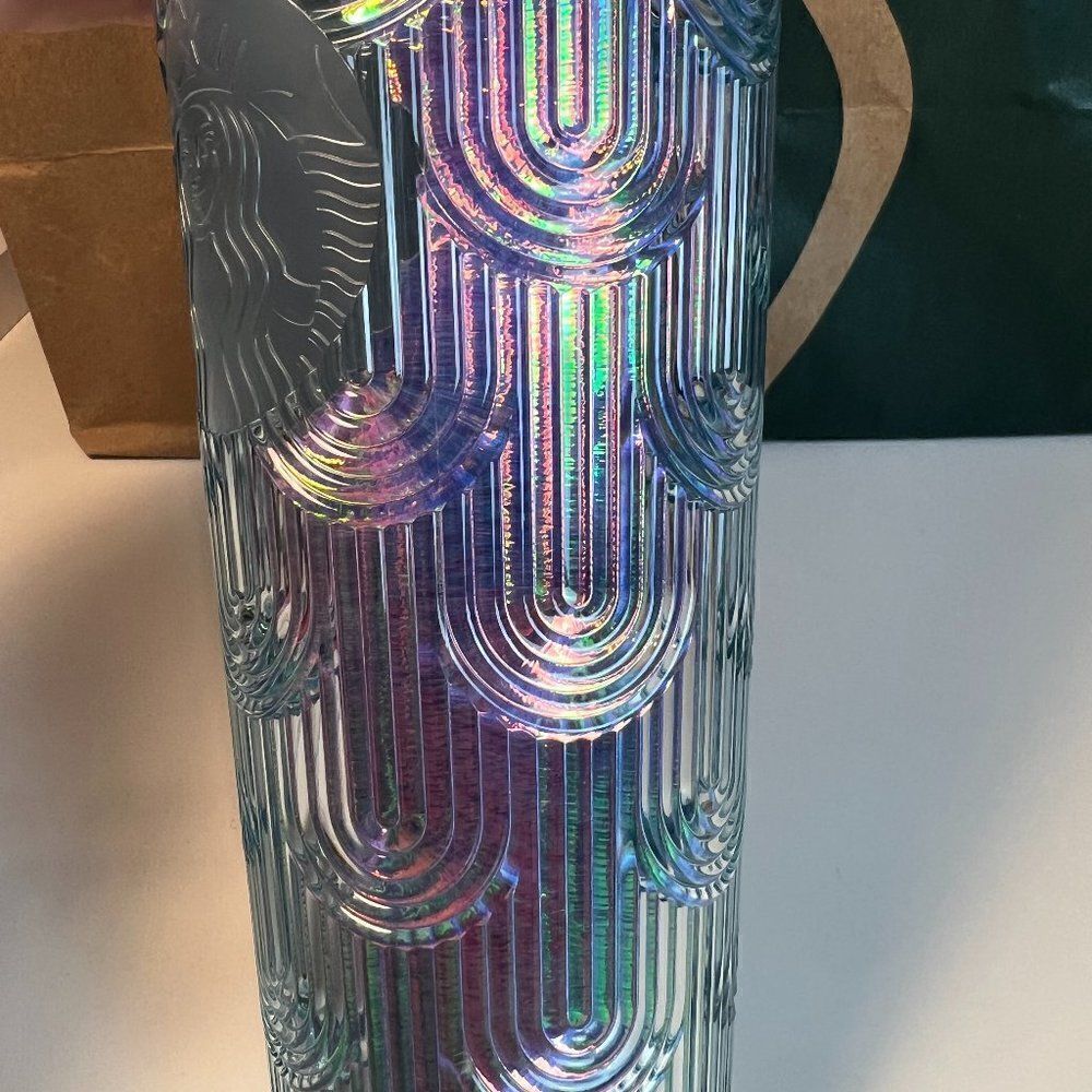 Starbucks 2022 Iridescent Venti Tumbler Holiday 24 oz/710 ml NWT - Picture 2 of 4